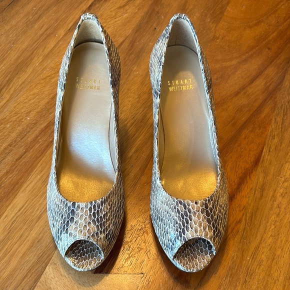 STUART WEITZMAN Plainfield Snake-Print Leather Peep-toe Pumps - Picture 2 of 9